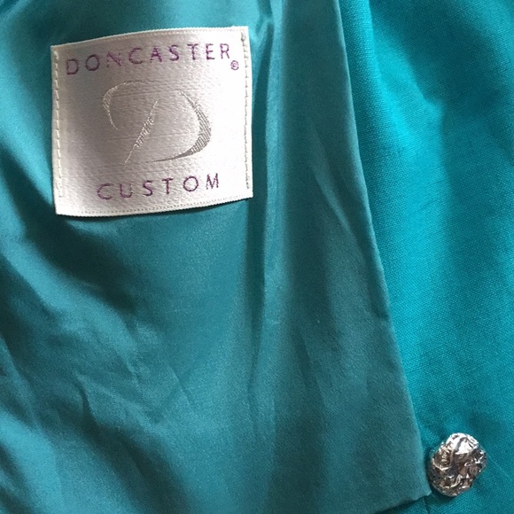 GORGEOUS !! Turquoise Suit with Gold Tone Buttons - Picture 2 of 5